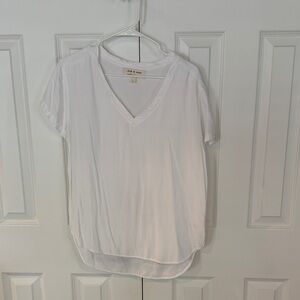 Cloth & Stone White V-Neck Short Sleeve Top